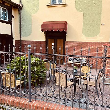 Apartment Gruener Fuerst Mit Sitzecke Im Innenhof & Naehe Park & Erdgeschoss Bad Muskau Bagian luar foto
