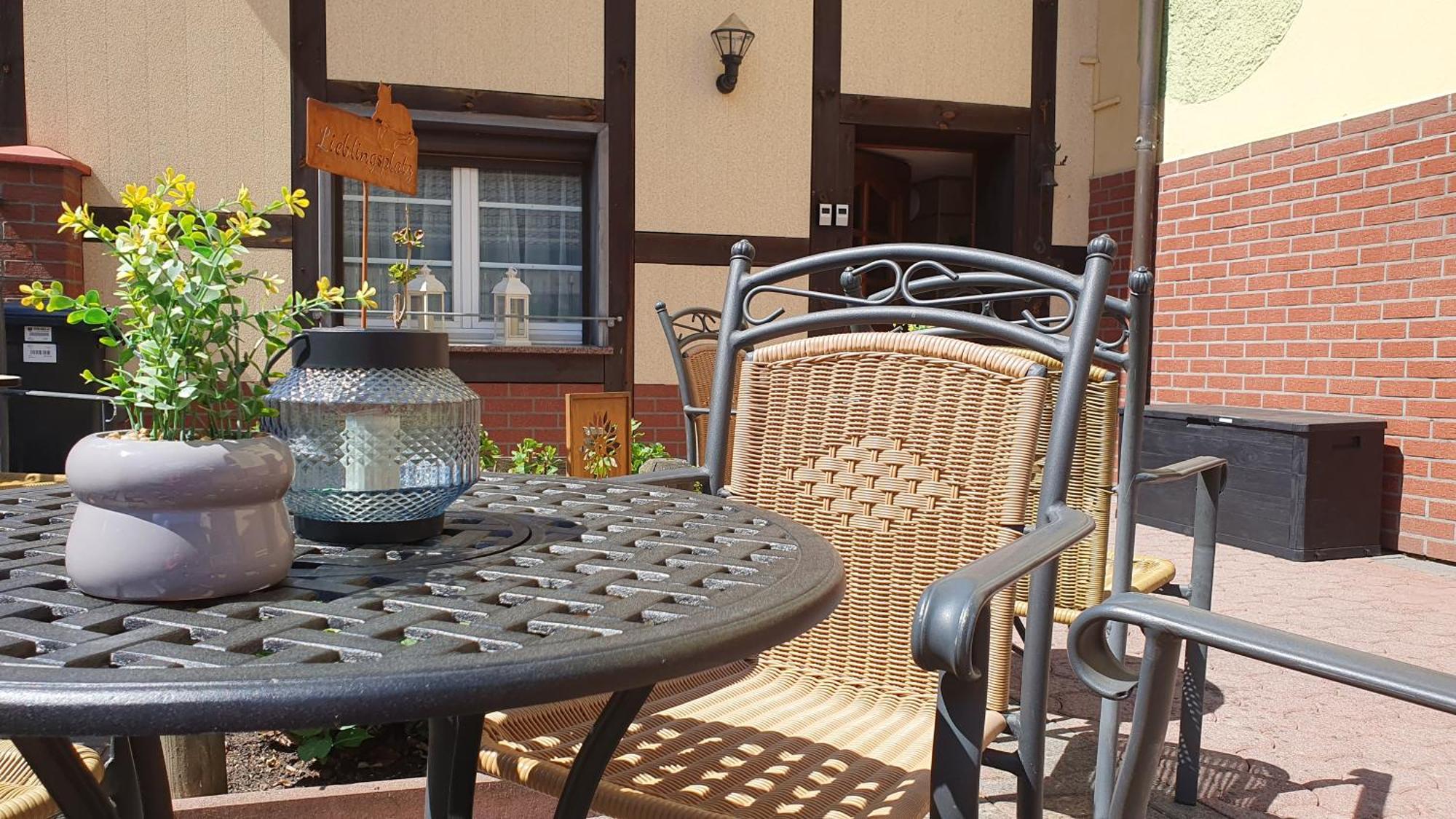Apartment Gruener Fuerst Mit Sitzecke Im Innenhof & Naehe Park & Erdgeschoss Bad Muskau Bagian luar foto