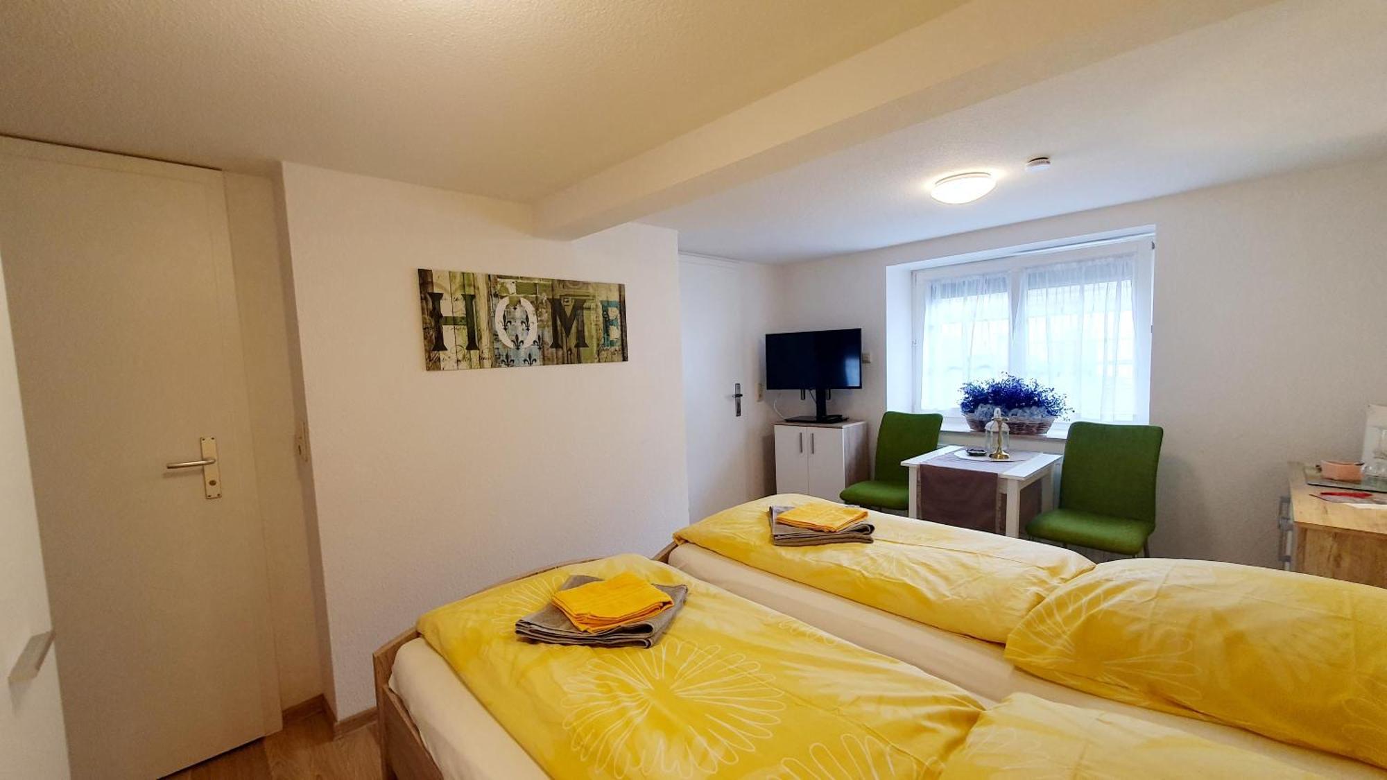 Apartment Gruener Fuerst Mit Sitzecke Im Innenhof & Naehe Park & Erdgeschoss Bad Muskau Ruang foto