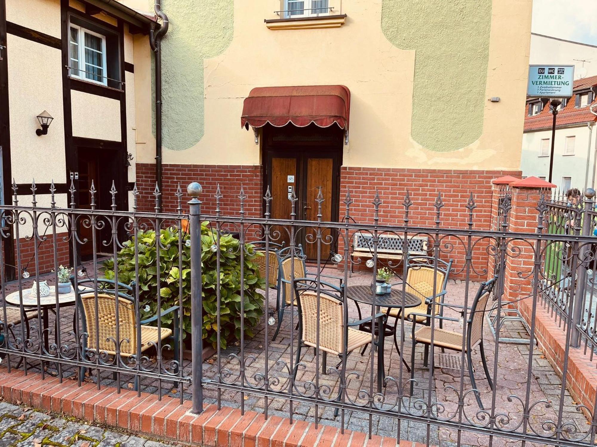 Apartment Gruener Fuerst Mit Sitzecke Im Innenhof & Naehe Park & Erdgeschoss Bad Muskau Bagian luar foto